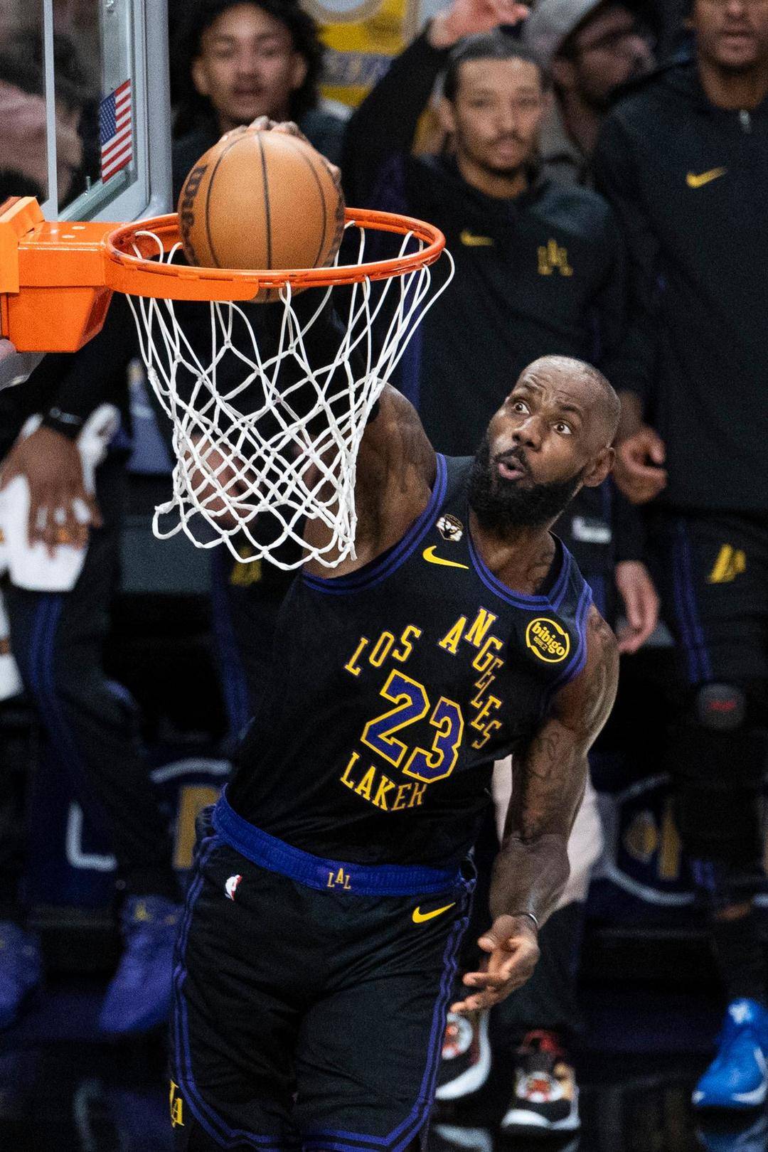 詹姆斯比赛全场回放