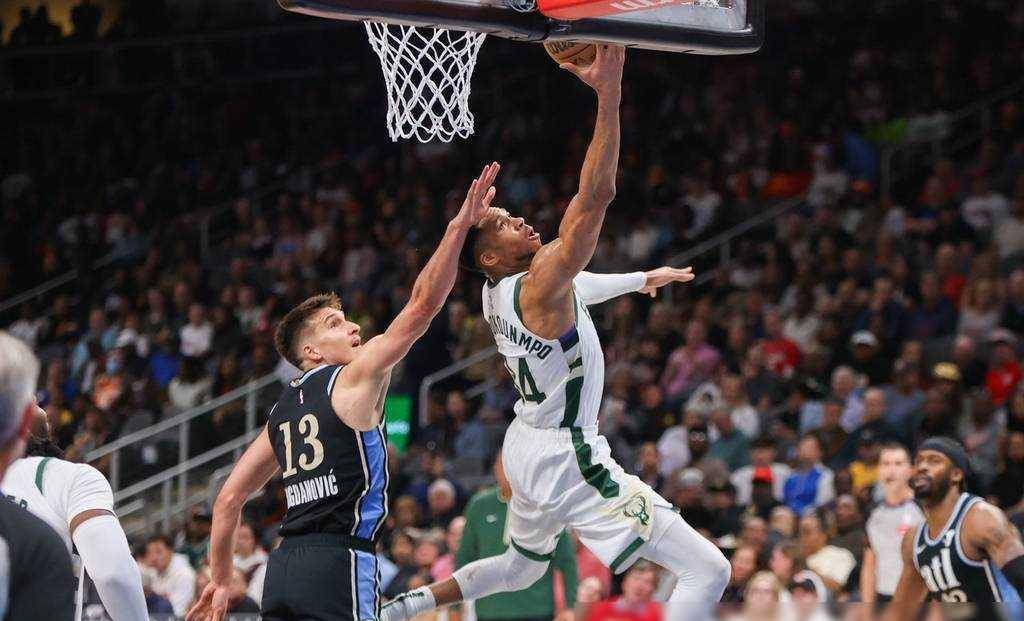 老鹰对黄蜂回放 老鹰对黄蜂回放